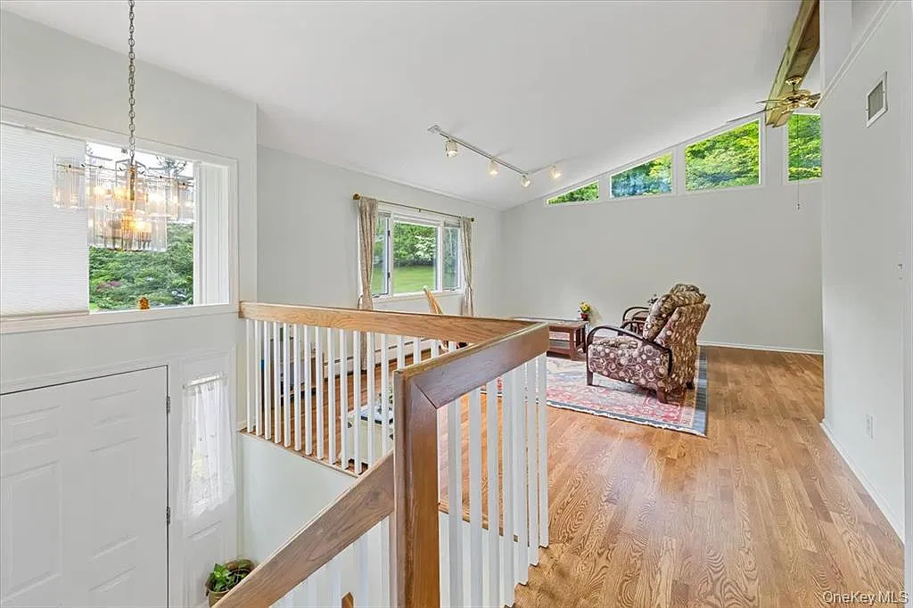 4 bed, 2.5 bath, 2101 sqft, $4,600 — Photo 3