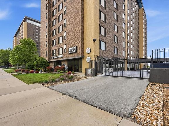 2nd image of 700 E 8th St Unit 14N