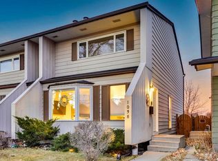 1038 SW Berkley Dr NW, Calgary, AB T3K1A3