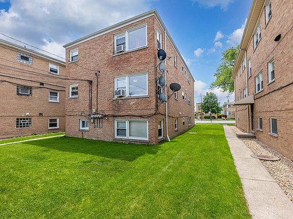 4th image of 8320 W Irving Park Rd #2