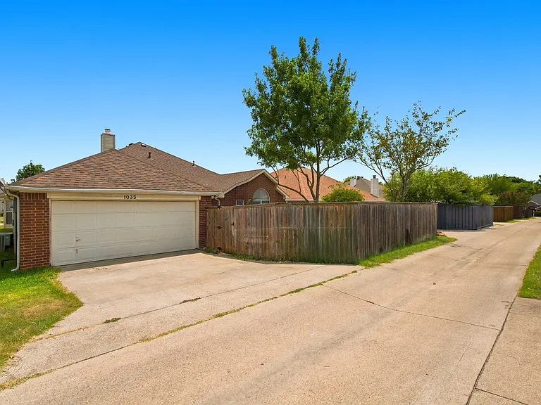 1033 Suffolk Ln — Photo 21