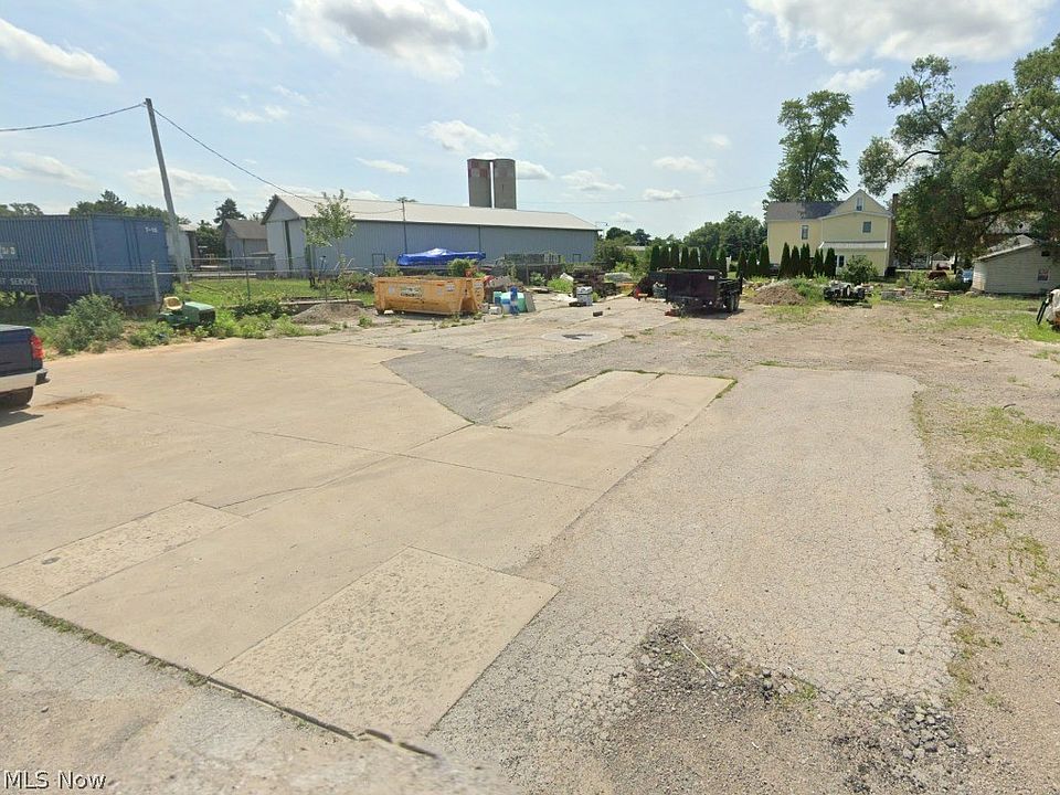 1st image of 128 Chapman St