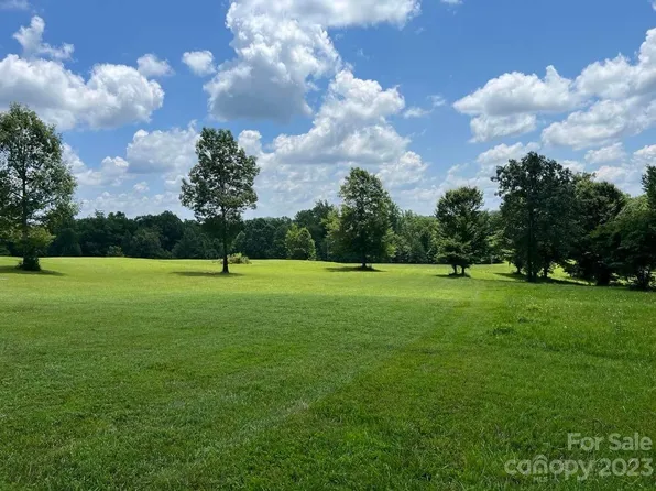 227 Nikki Jayne Ln, Columbus, NC 28722