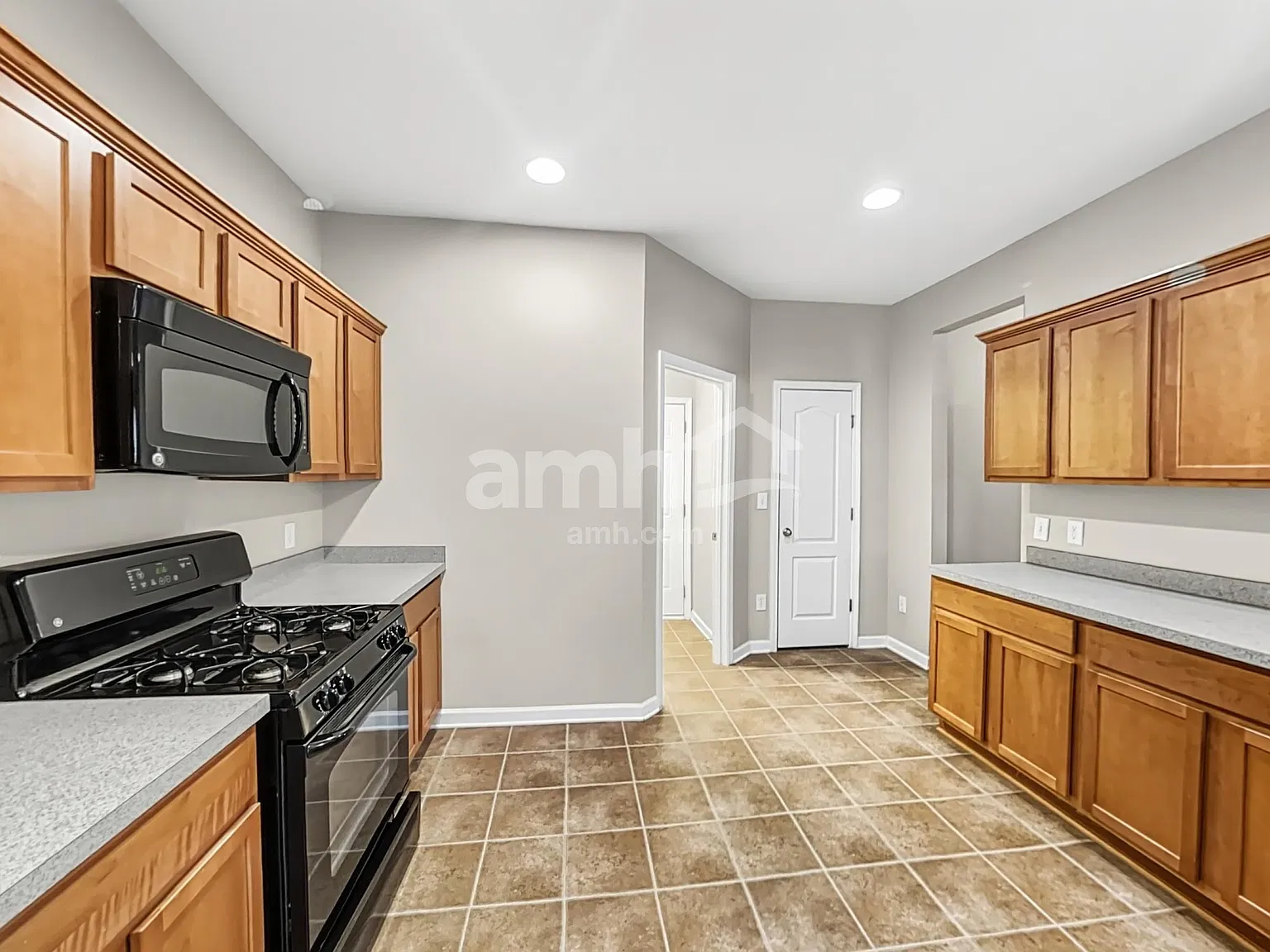 3 bed, 2.5 bath, 1740 sqft, $2,195 — Photo 4