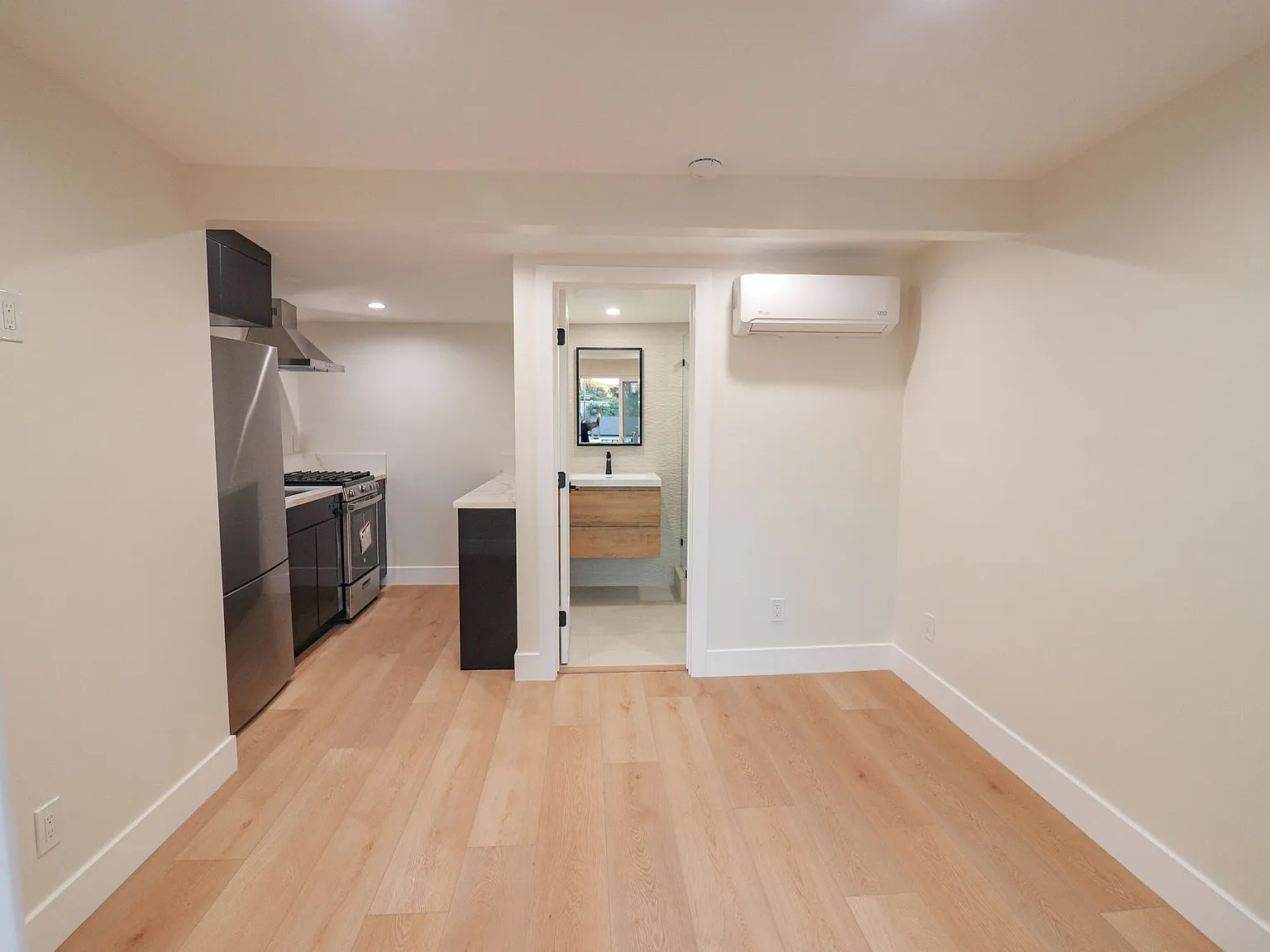 Catalon Ave, Woodland Hills — Photo 2
