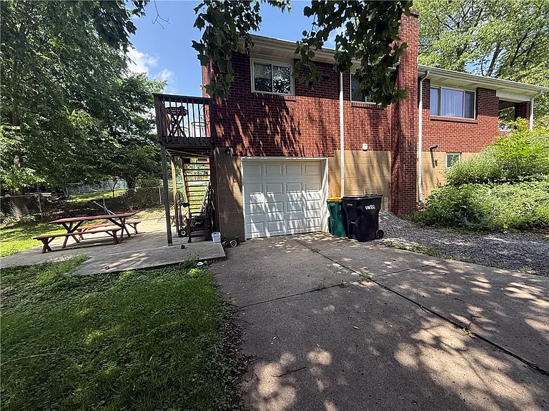 129 1st Ave — Photo 21