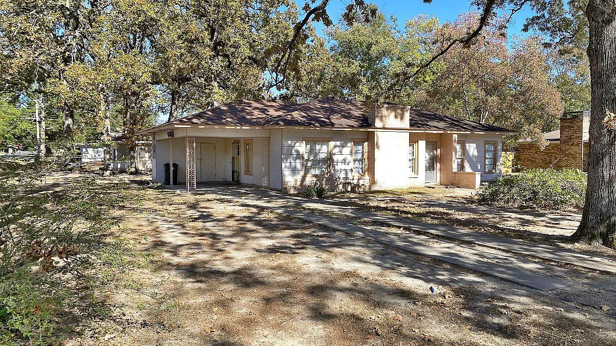 3 bed, 1320 sqft, $1,350 — Photo 2