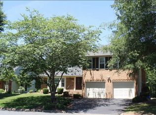 35 Whittingham Cir, Sterling, VA 20165