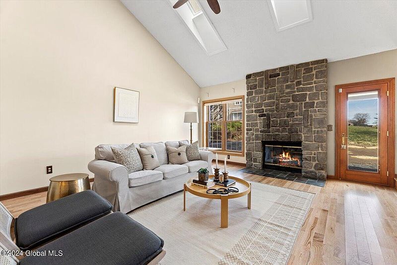 5th image of 38 Greystone Drive