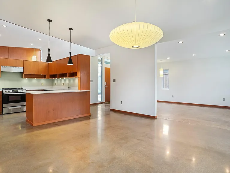 1403 Kendolph Dr — Photo 3