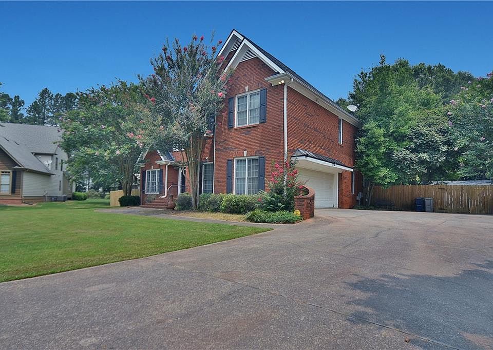 1st image of 21 Stratford Ln