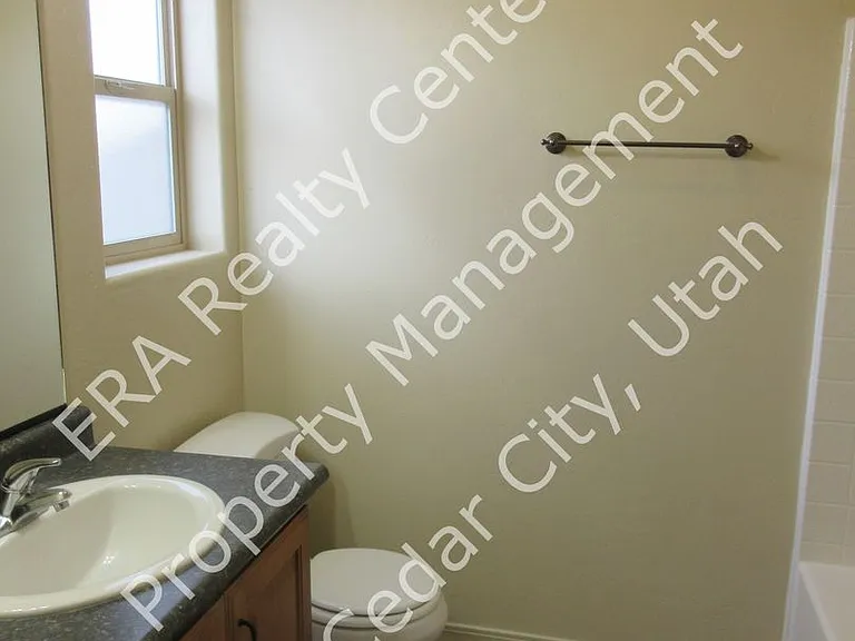 497 W 2150 N — Photo 11