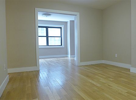 3rd image of 301 E 47th St APT 12e