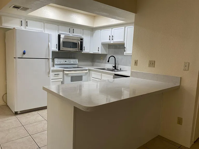 1200 N Buffalo Dr — Photo 8