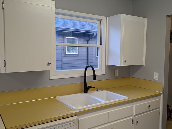 4th image of 5806 SE Mitchell St