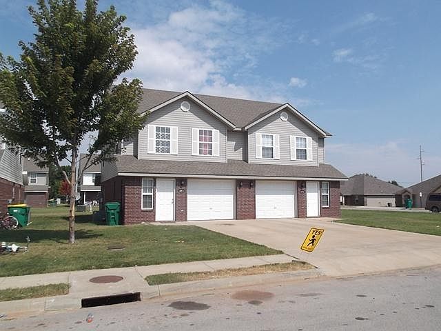 1st image of 874 Meadowlands Dr