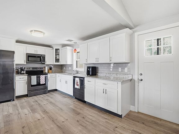4th image of 161 Keswick Rd