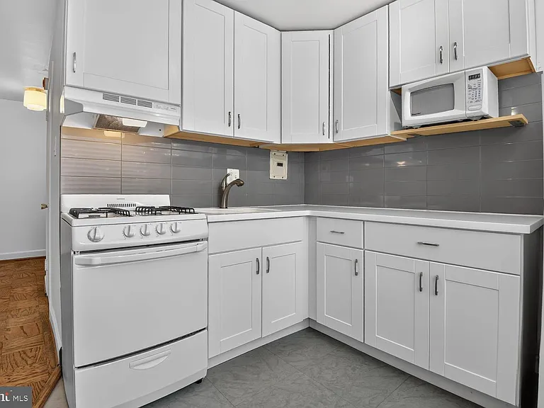 1210 N Taft St #105 — Photo 4