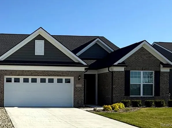 42776 Arbor Dr, Clinton Township, MI 48038
