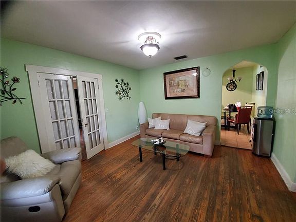 4th image of 1317 W Yukon St