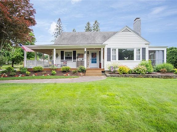 4th image of 11 Apple Hill Dr