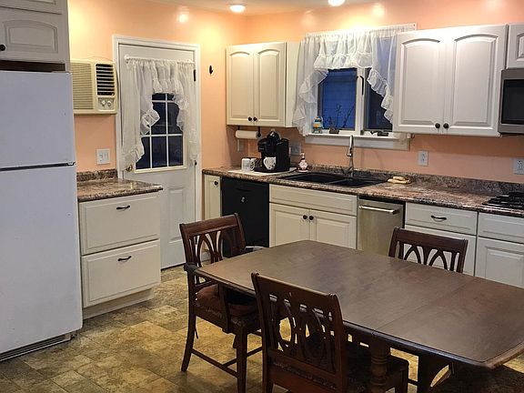 Eat In Kitchen