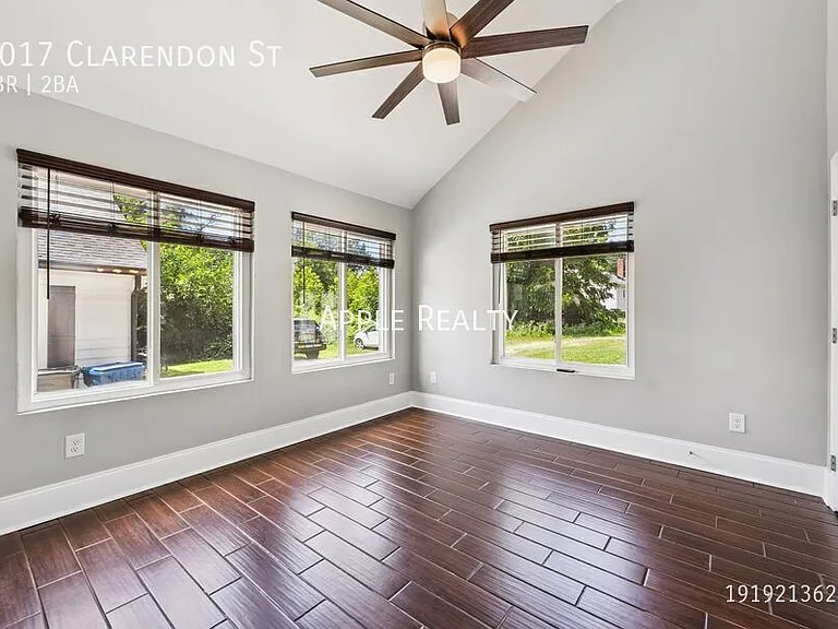 1017 Clarendon St — Photo 8
