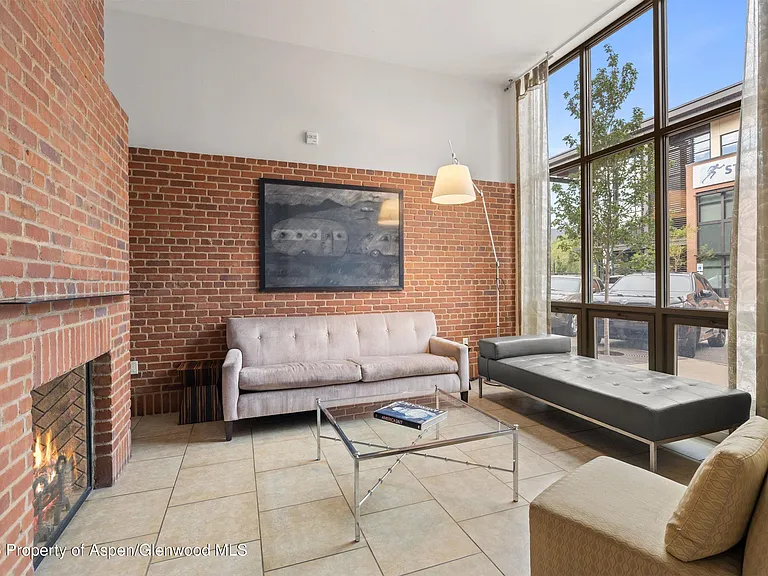 231 Robinson St #218 — Photo 15