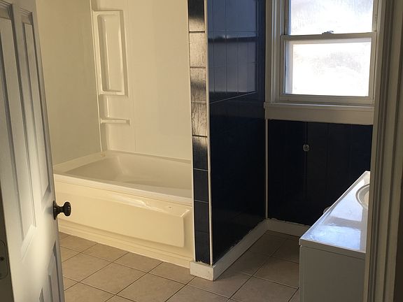 5th image of 170 E Archwood Ave