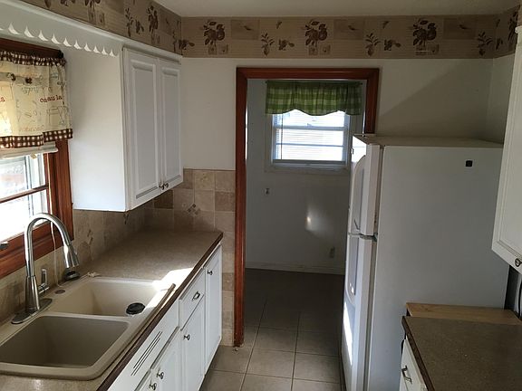 5th image of 1119 Clark Ave
