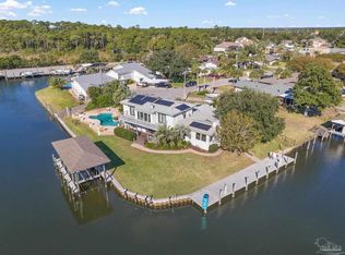 906 Aquamarine Dr, Gulf Breeze, FL 32563