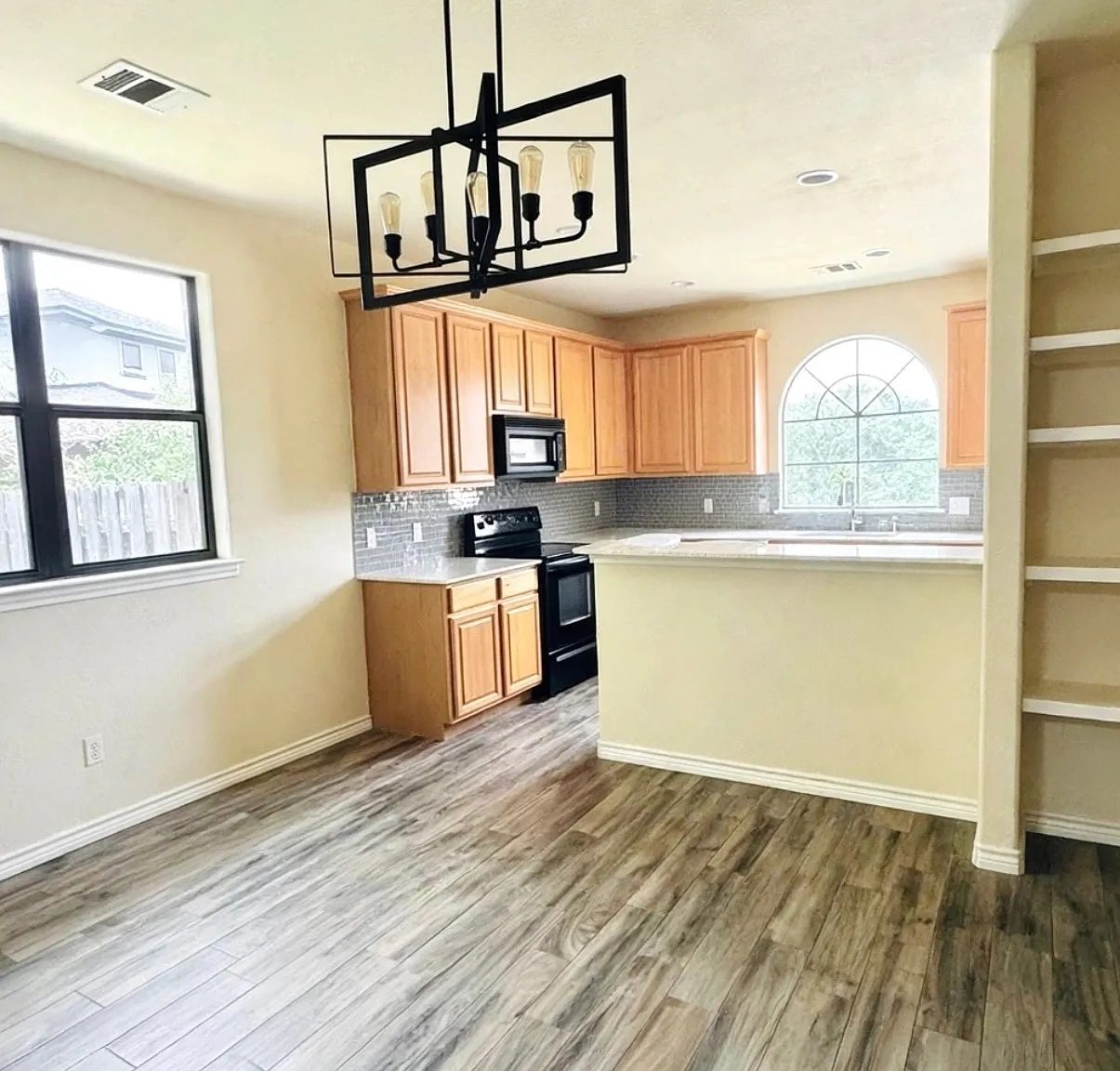 3 bed, 2.5 bath, 1846 sqft, $2,800 — Photo 3
