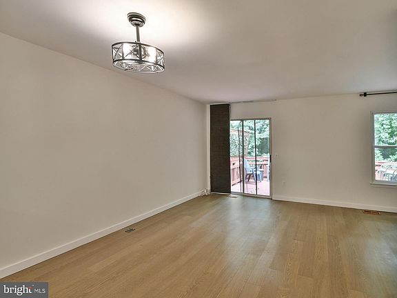 4th image of 14403 Long Green Dr