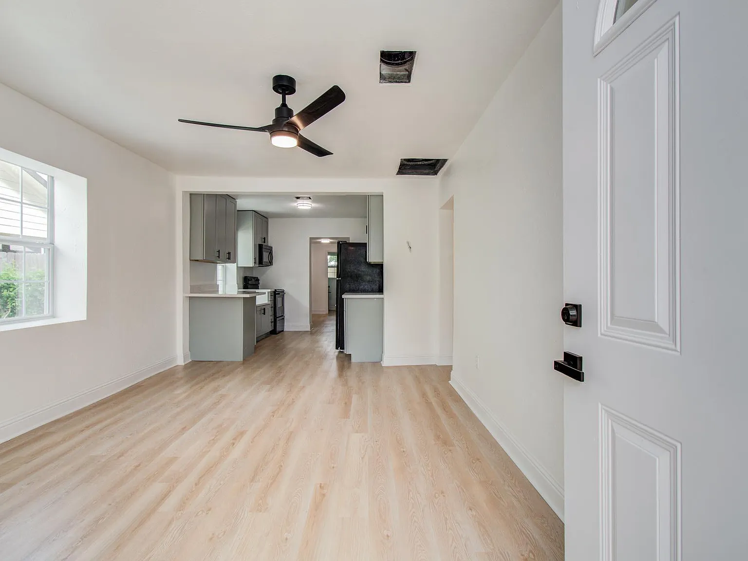 3 bed, 2.0 bath, 1218 sqft, $1,700 — Photo 4