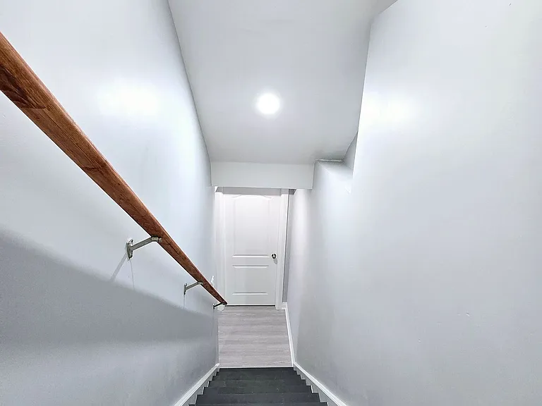 201 Roy McDonald Dr #LOWER — Photo 4