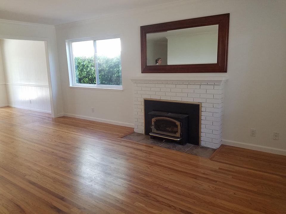 1st image of 320 Townsend Dr