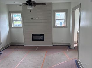 155 E Miller Ave, Hinckley, IL 60520