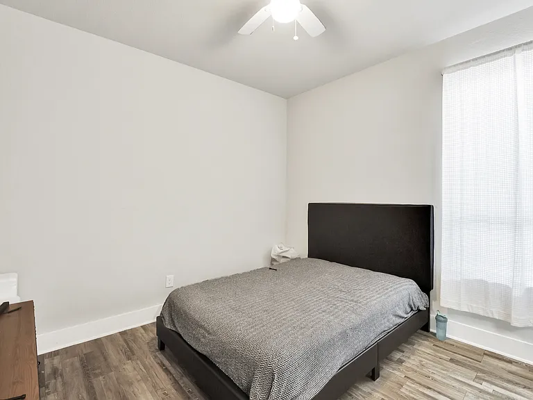 4621 Collins Ave — Photo 12