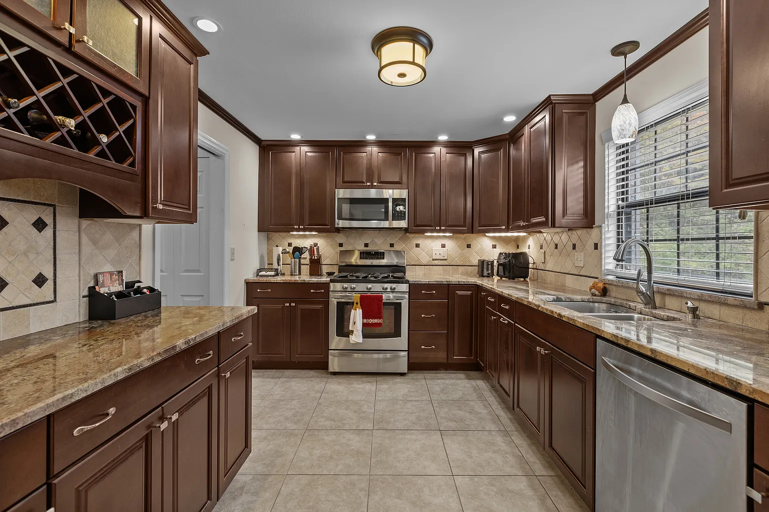 761 Windvue Dr photo 1