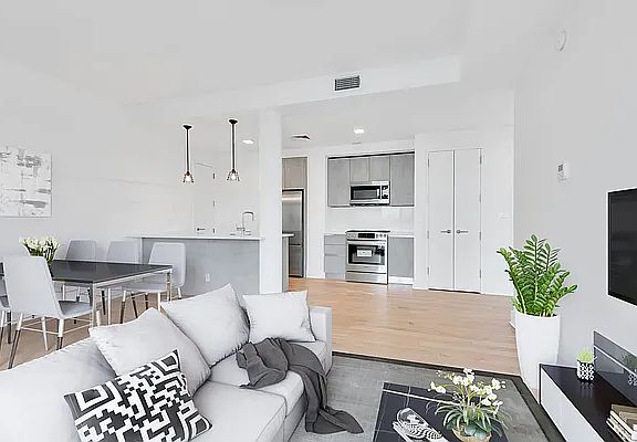 2nd image of 21-10 44th Dr Penthouse C
