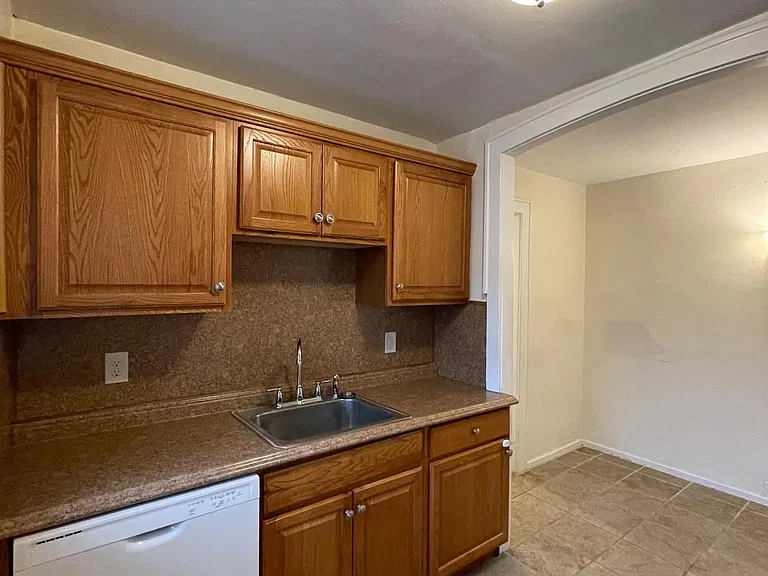1170 Kenmore Ave #4 — Photo 18