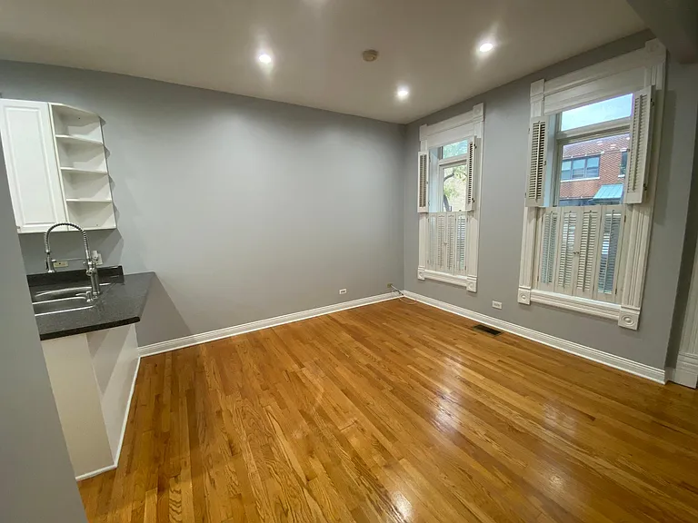1908 W Wabansia Ave #1F — Photo 2