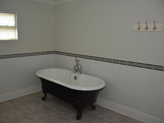 5th image of 315 Copeland Ave N
