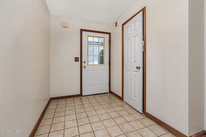 3rd image of 4020 Chaucer Place