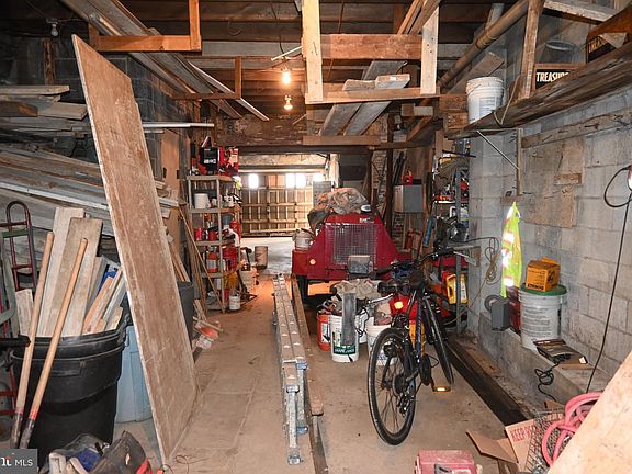 5th image of 433 N Gross St