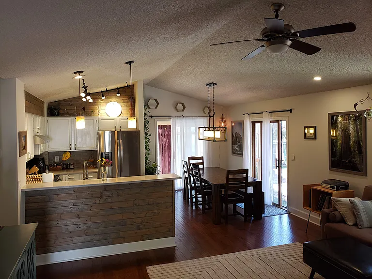1601 Barnwood Dr — Photo 3