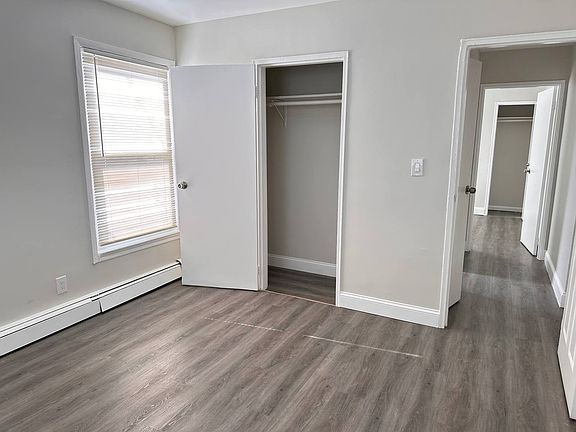 4th image of 18 Hampton Rd #C6