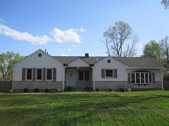 2nd image of 681 Magie Ave