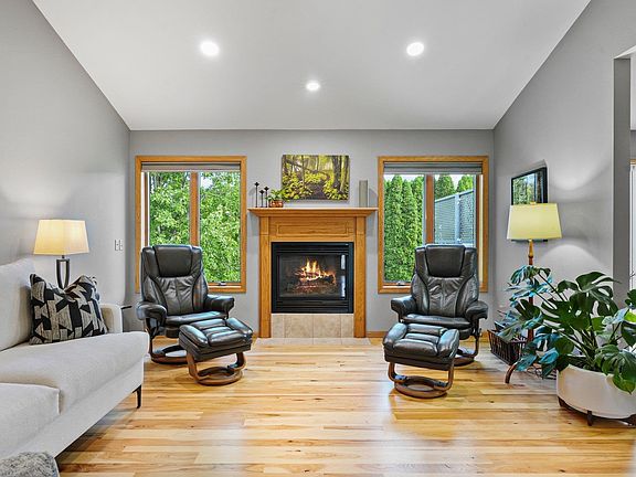4th image of 700 Prairie Hills Dr