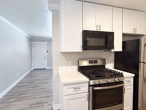 3rd image of 424 Emerald Ave APT E